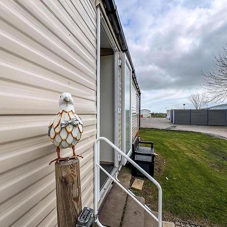 Modern 6 Berth Caravan With Wifi At St Osyth Beach In Essex Ref 28051Fv Клактон-он-Сі Екстер'єр фото