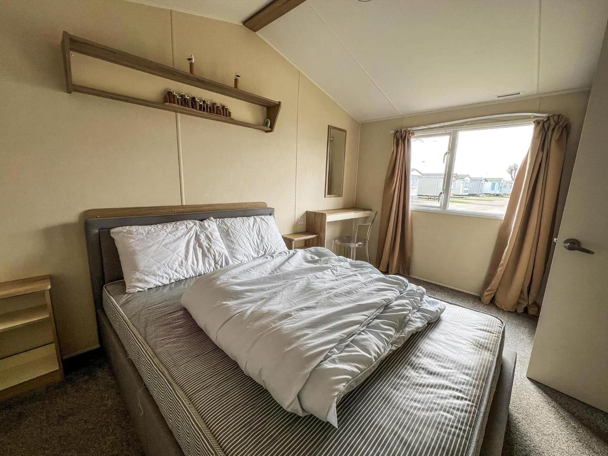 Modern 6 Berth Caravan With Wifi At St Osyth Beach In Essex Ref 28051Fv Клактон-он-Сі Екстер'єр фото